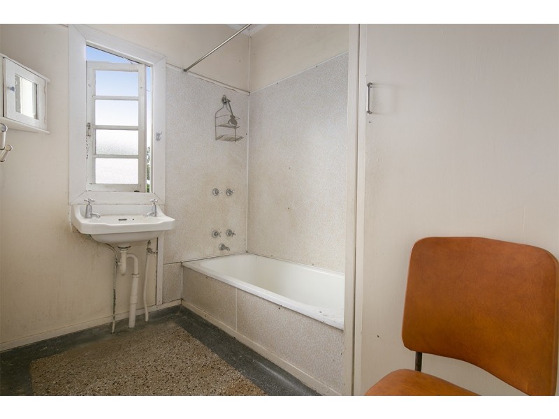 25 Cross Street, Fairfield QLD 4103