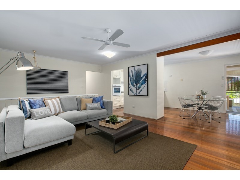 10 Linfield Street, Mansfield QLD 4122