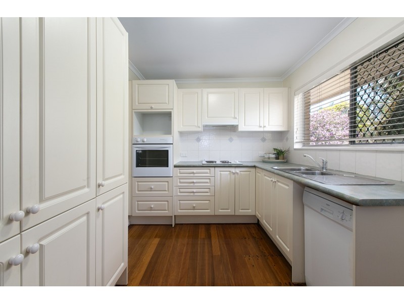 10 Linfield Street, Mansfield QLD 4122