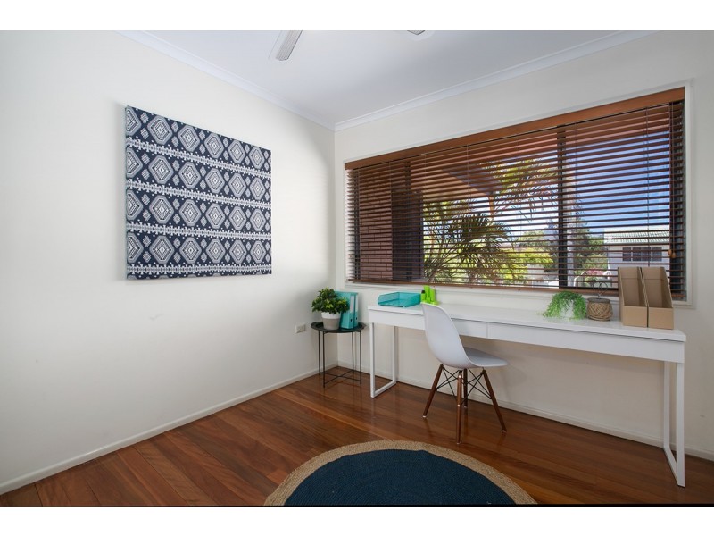 10 Linfield Street, Mansfield QLD 4122