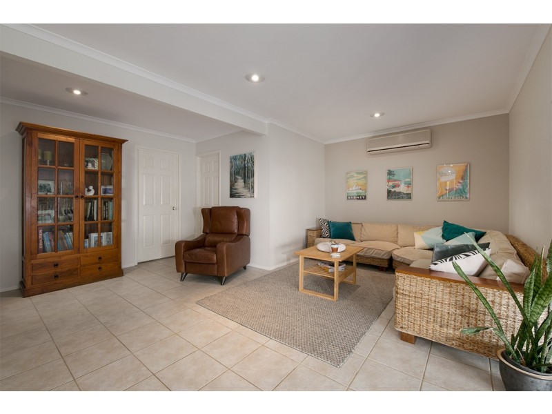 27 Sexton Place, Bellbowrie QLD 4070