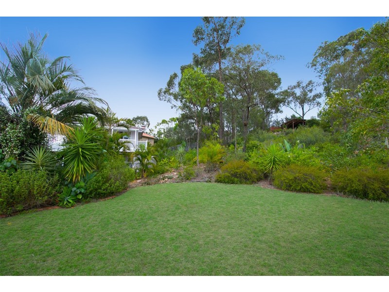 27 Sexton Place, Bellbowrie QLD 4070