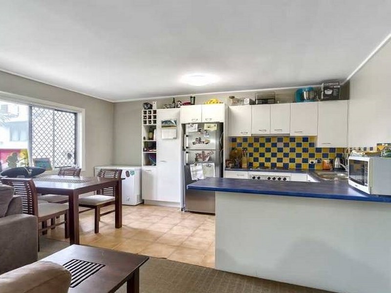 3/5 Curwen Terrace, Chermside QLD 4032