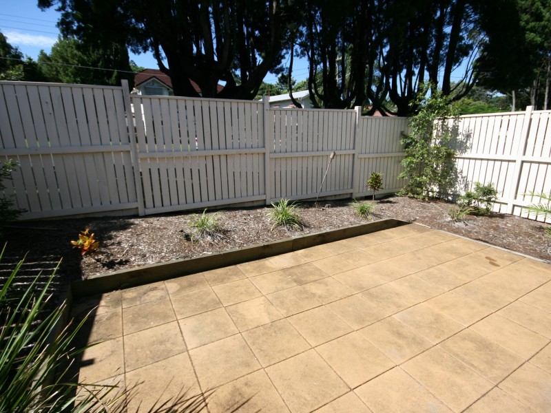 2/7 Woodville Place, Annerley QLD 4103