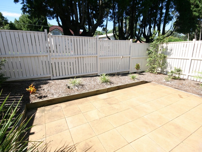 2/7 Woodville Place, Annerley QLD 4103