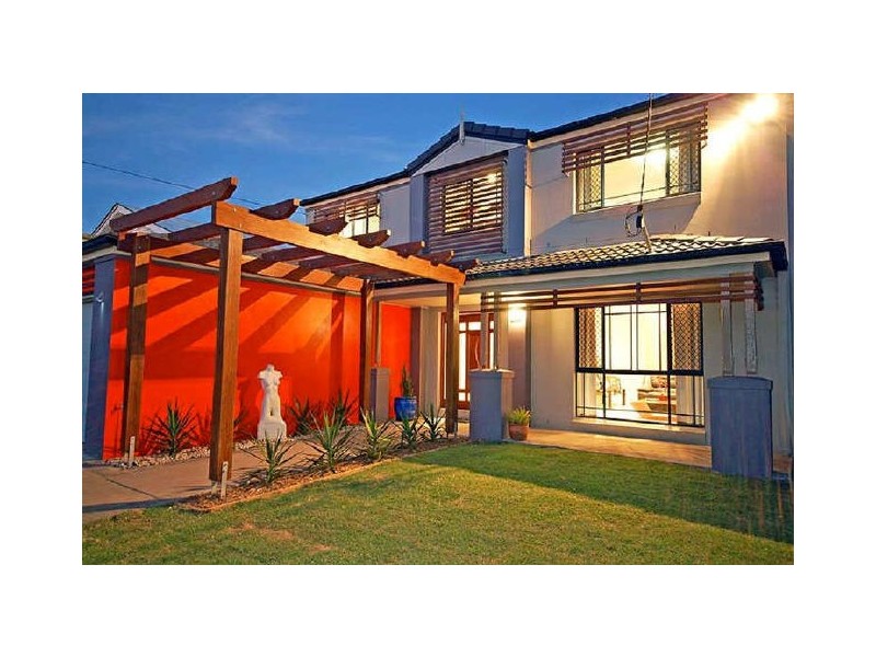 72 Brisbane Corso, Fairfield QLD 4103