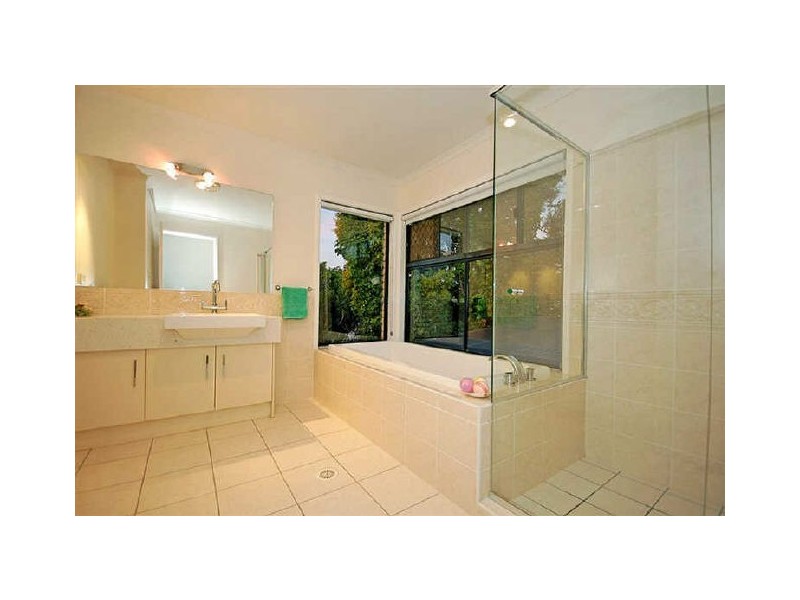 72 Brisbane Corso, Fairfield QLD 4103