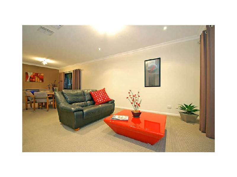 72 Brisbane Corso, Fairfield QLD 4103