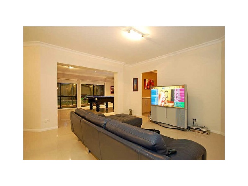 72 Brisbane Corso, Fairfield QLD 4103
