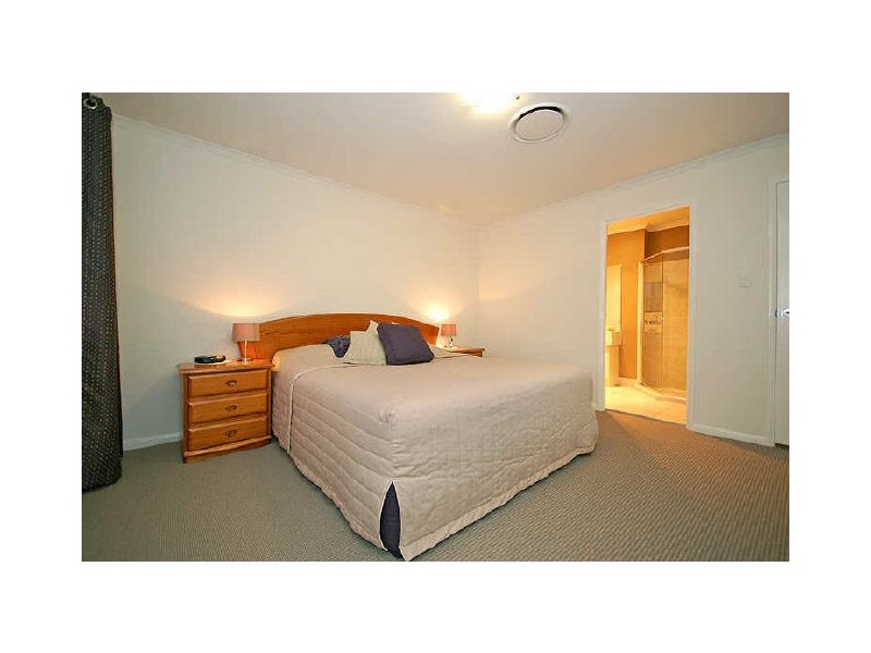 72 Brisbane Corso, Fairfield QLD 4103