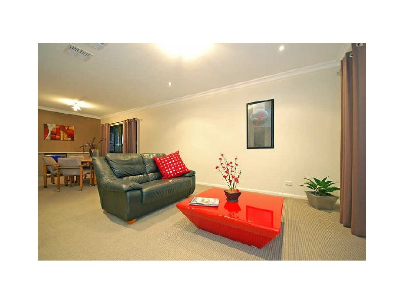 72 Brisbane Corso, Fairfield QLD 4103