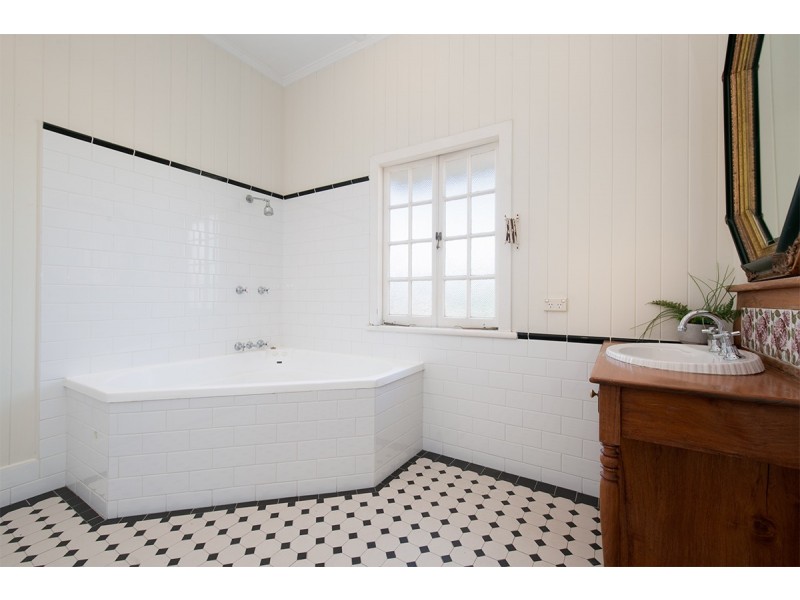 50 Livingstone Street, Yeerongpilly QLD 4105