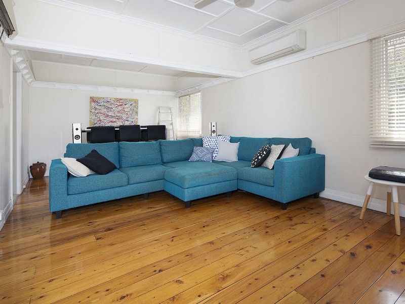 27 Sydney Street, Fairfield QLD 4103