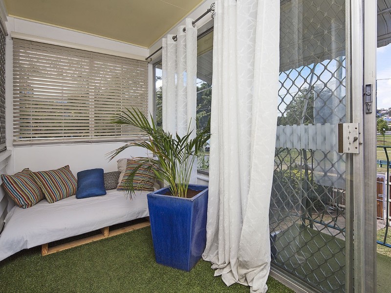 27 Sydney Street, Fairfield QLD 4103