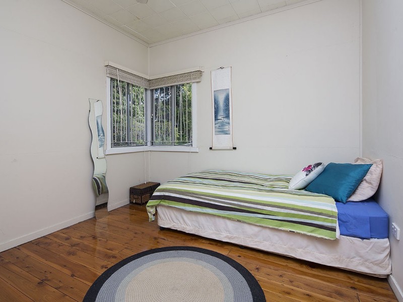 27 Sydney Street, Fairfield QLD 4103