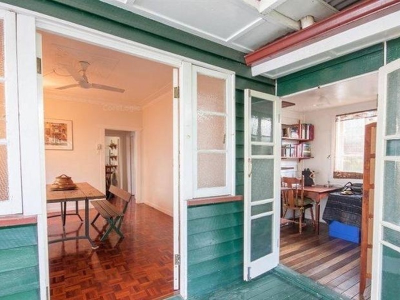 50 Lancelot Street, Tennyson QLD 4105