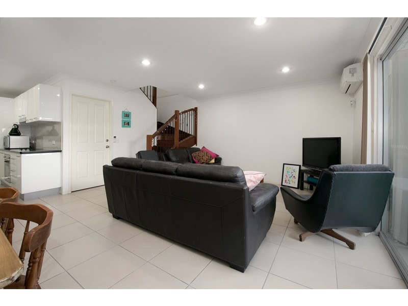 2/1 Victoria Street, Fairfield QLD 4103