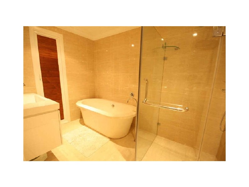 30 Hillock Street, Coorparoo QLD 4151