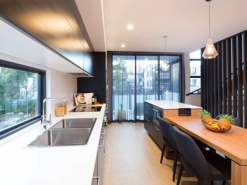 2/37 Latimer Street, Holland Park QLD 4121