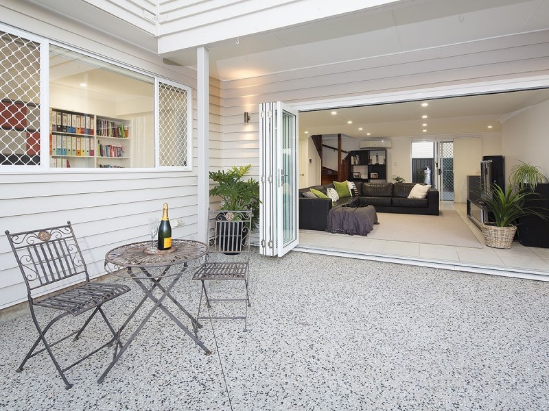 127 Victoria Street, Fairfield QLD 4103