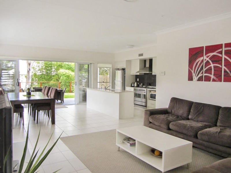 65 Newcastle Street, Fairfield QLD 4103