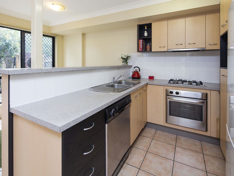 9/90 Chester Road, Annerley QLD 4103