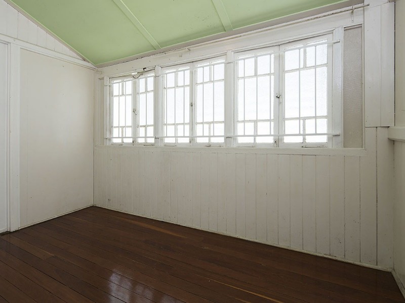 16 Ashby Street, Fairfield QLD 4103