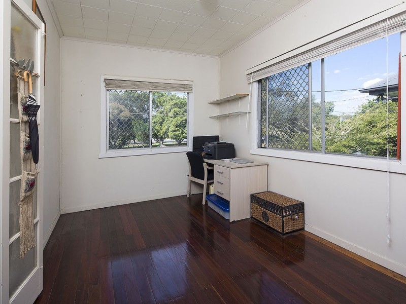 27 Sydney Street, Fairfield QLD 4103