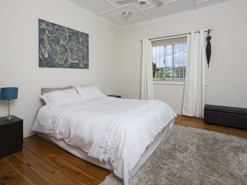 27 Sydney Street, Fairfield QLD 4103