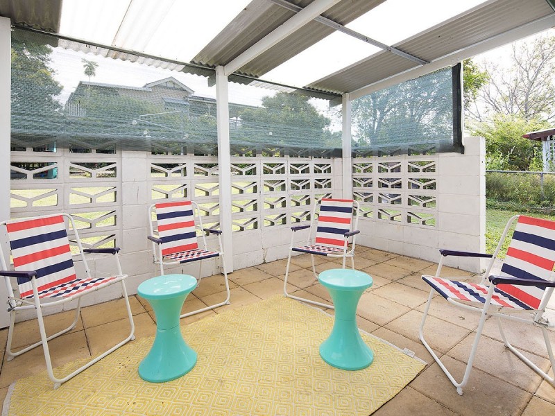 27 Sydney Street, Fairfield QLD 4103