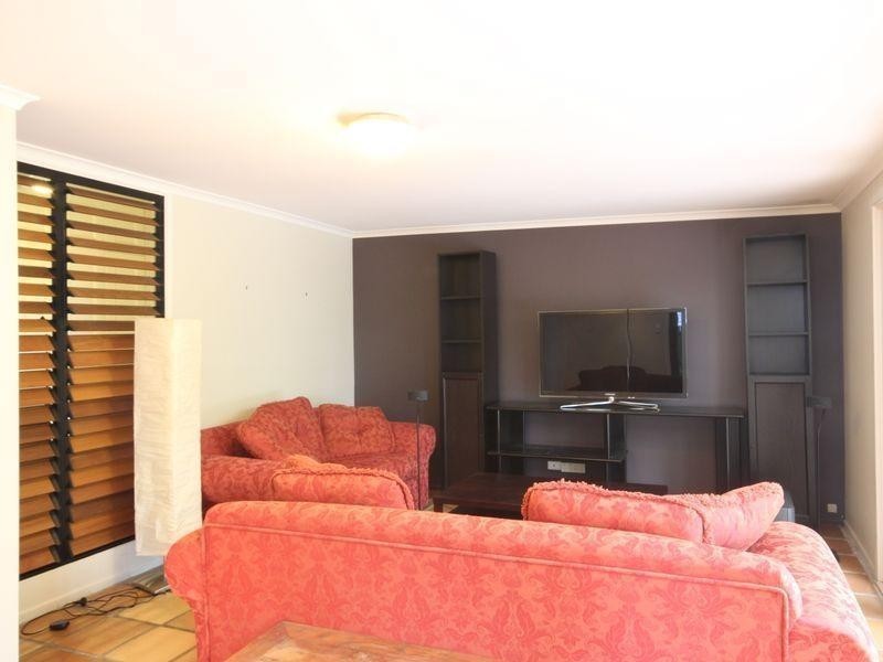 6 Ormuz Road, Yeronga QLD 4104