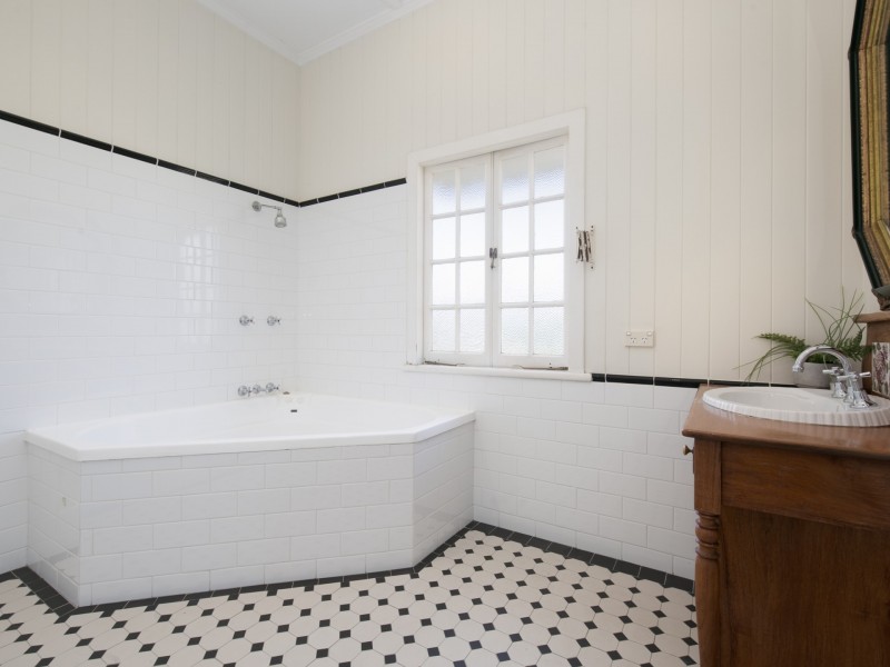 50 Livingstone Street, Yeerongpilly QLD 4105