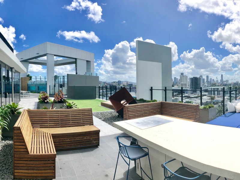 211/1 Deshon Street, Woolloongabba QLD 4102