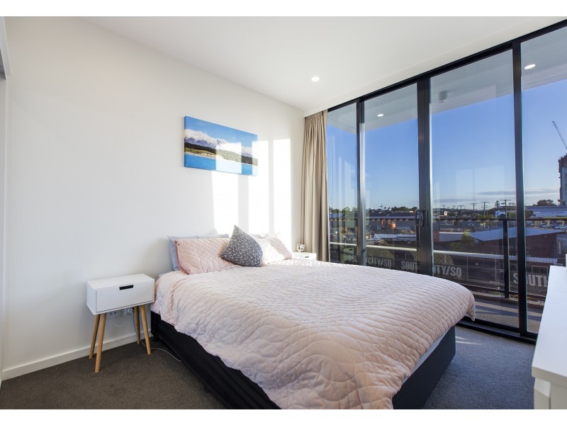 211/1 Deshon Street, Woolloongabba QLD 4102