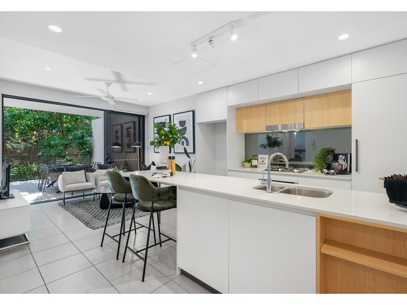 202/52 Grantson Street, Windsor QLD 4030