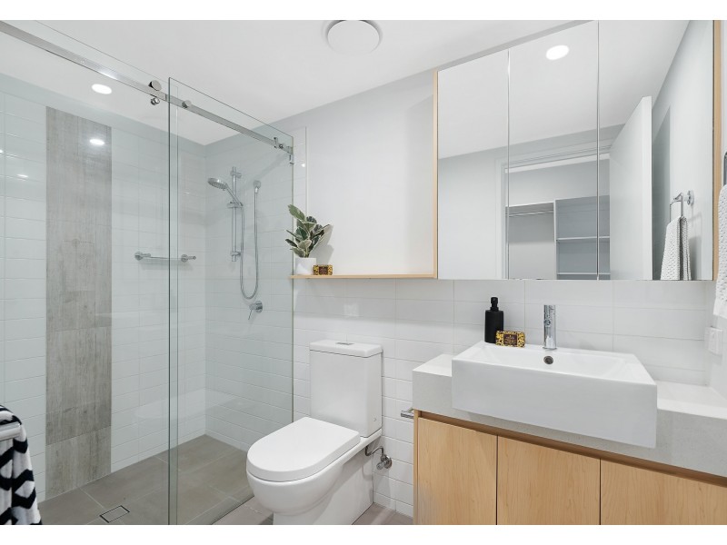 202/52 Grantson Street, Windsor QLD 4030