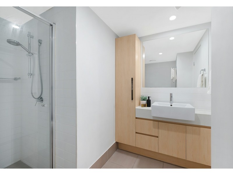 202/52 Grantson Street, Windsor QLD 4030