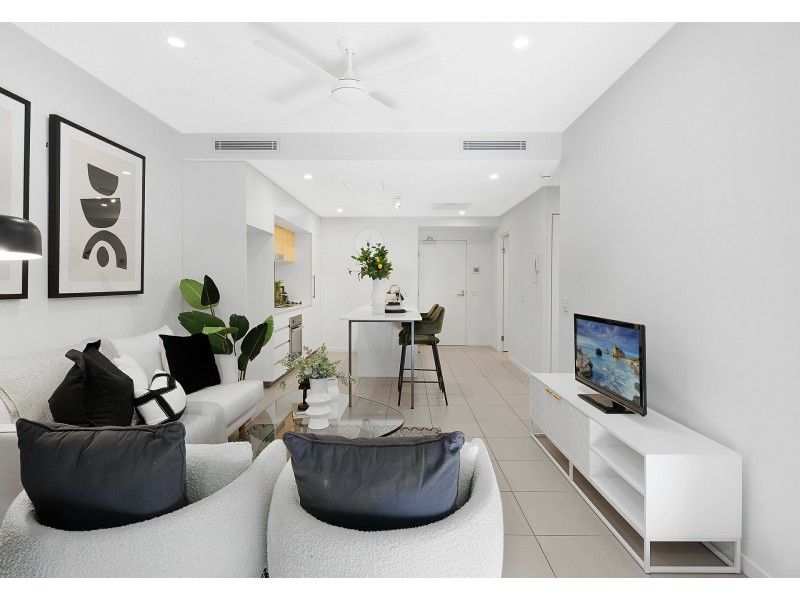 202/52 Grantson Street, Windsor QLD 4030