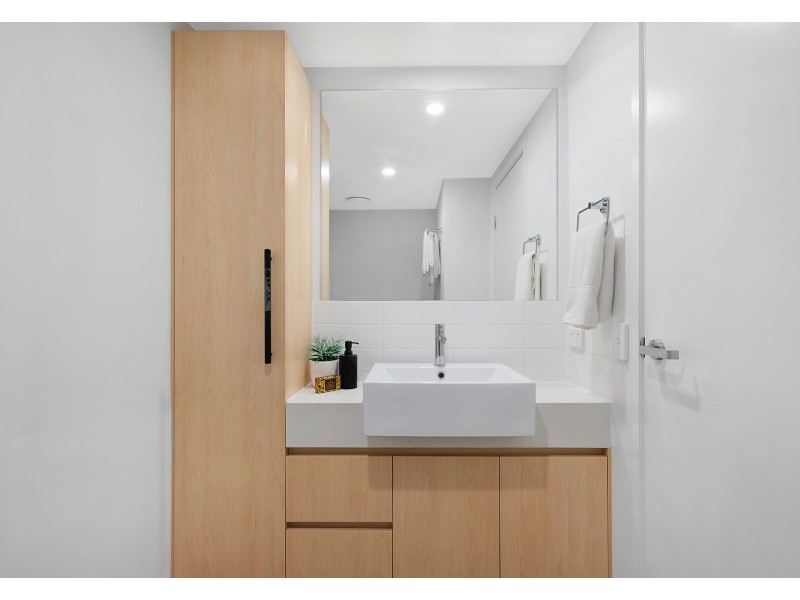 202/52 Grantson Street, Windsor QLD 4030