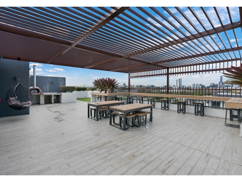 202/52 Grantson Street, Windsor QLD 4030