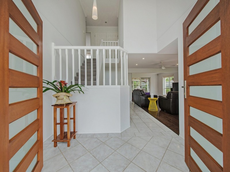 6 Hampshire Close, Carindale QLD 4152