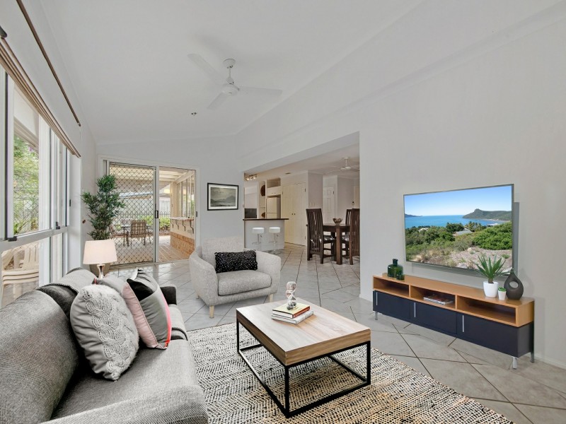 6 Hampshire Close, Carindale QLD 4152