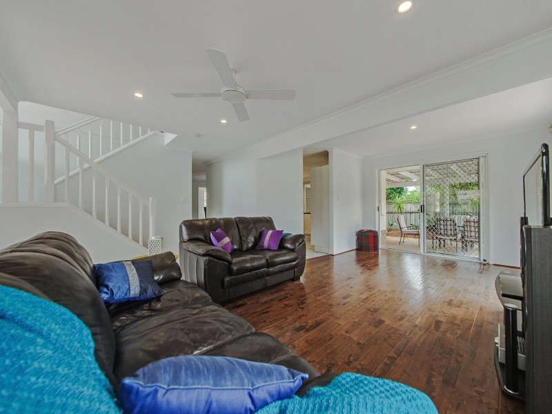 6 Hampshire Close, Carindale QLD 4152