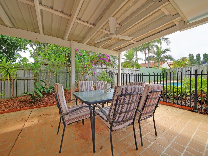 6 Hampshire Close, Carindale QLD 4152