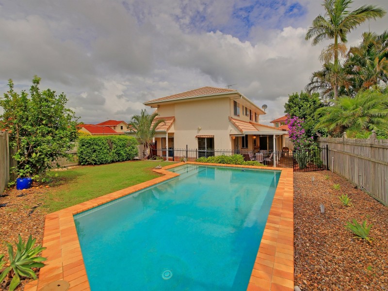 6 Hampshire Close, Carindale QLD 4152