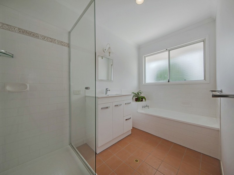 6 Hampshire Close, Carindale QLD 4152