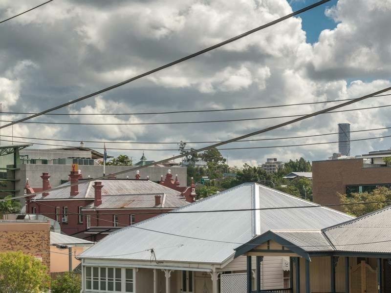 15 Mossgrove Road, Woolloongabba QLD 4102