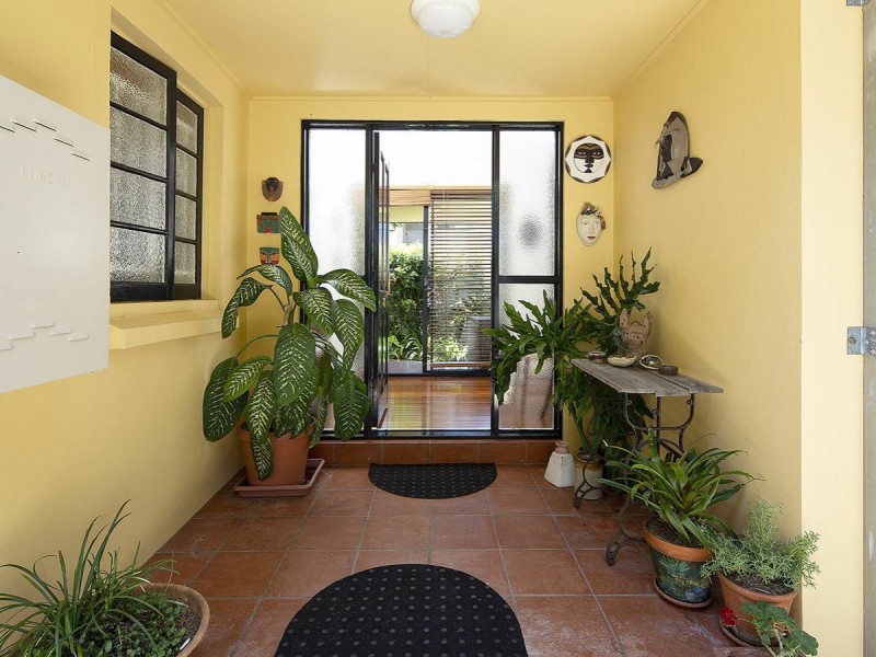 84 Brisbane Corso, Fairfield QLD 4103