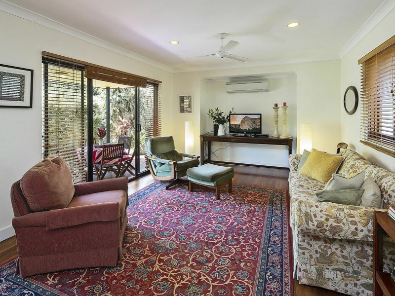 84 Brisbane Corso, Fairfield QLD 4103