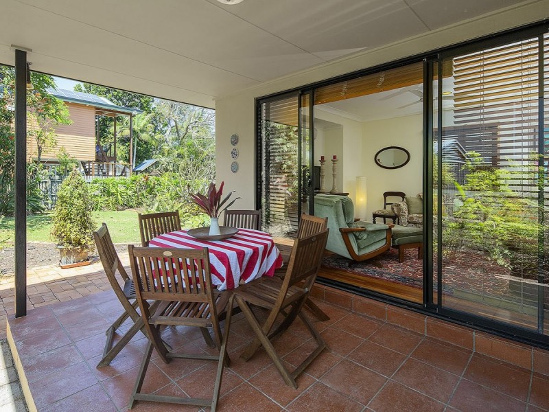 84 Brisbane Corso, Fairfield QLD 4103